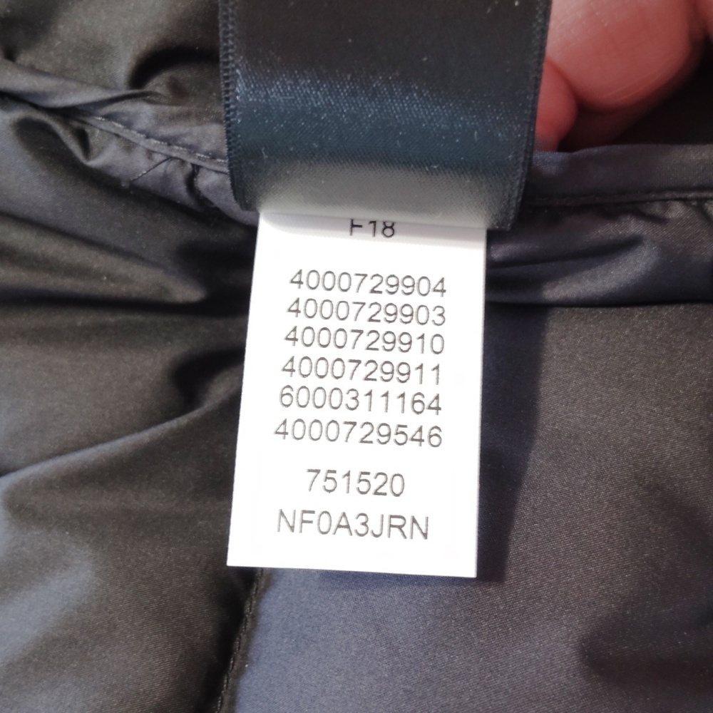 The North Face Black 550 Aconcagua II Winter Vest Size Small - Picture 8 of 10